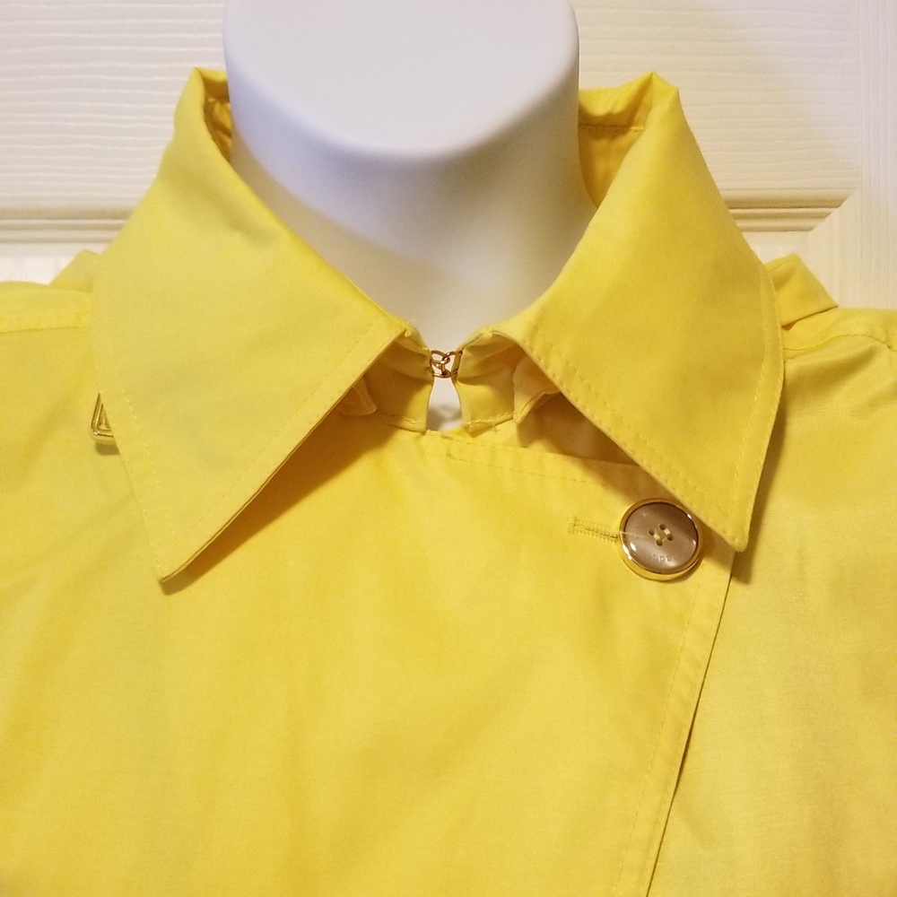 Steve Madden trench coat w/ belt